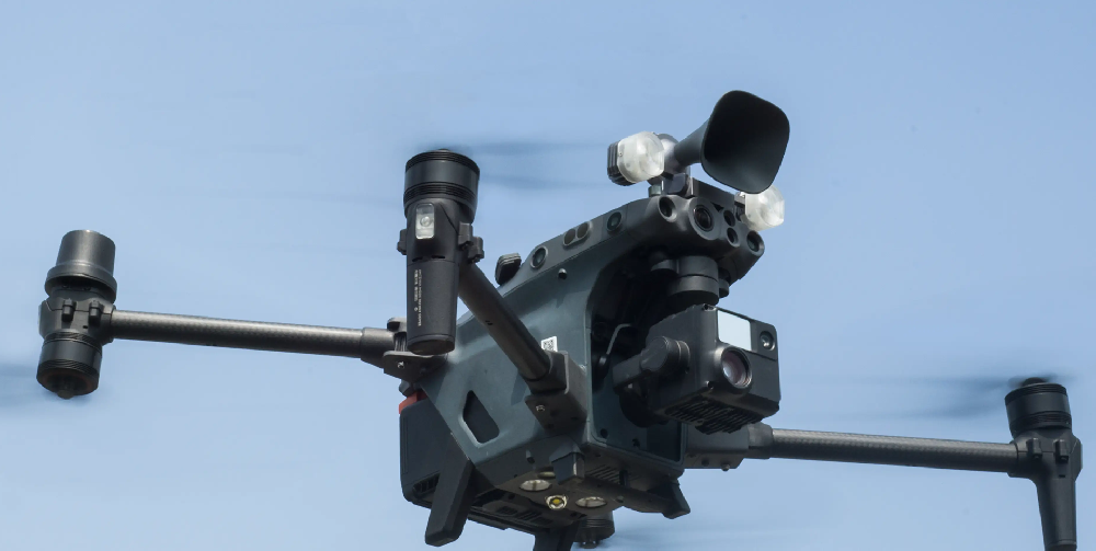 U30 喊话照明一体机